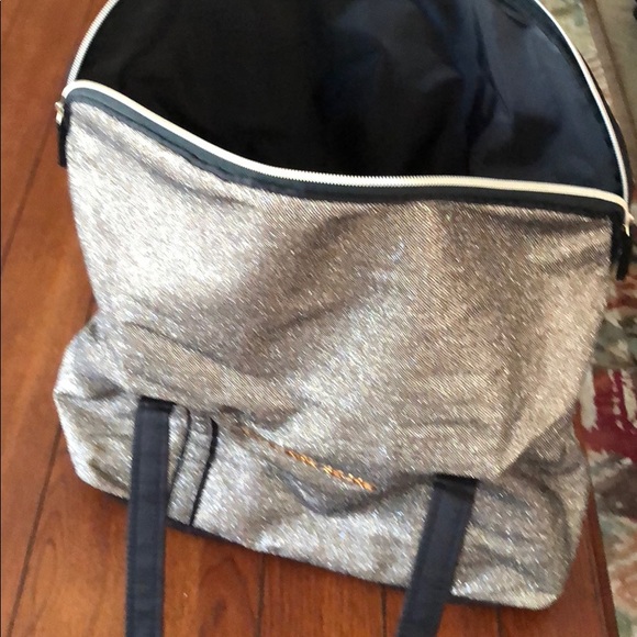 Large Victoria’s Secret Tote NWOT - Picture 4 of 4